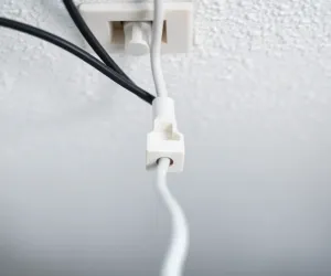 Jak przedłużyć przewód elektryczny w suficie